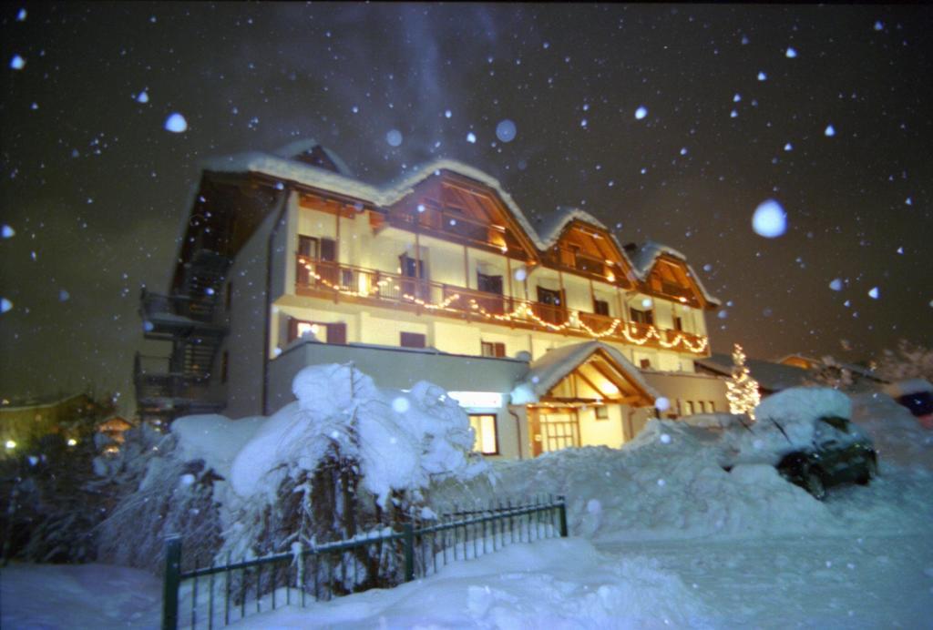 Hotel Canada Andalo Esterno foto