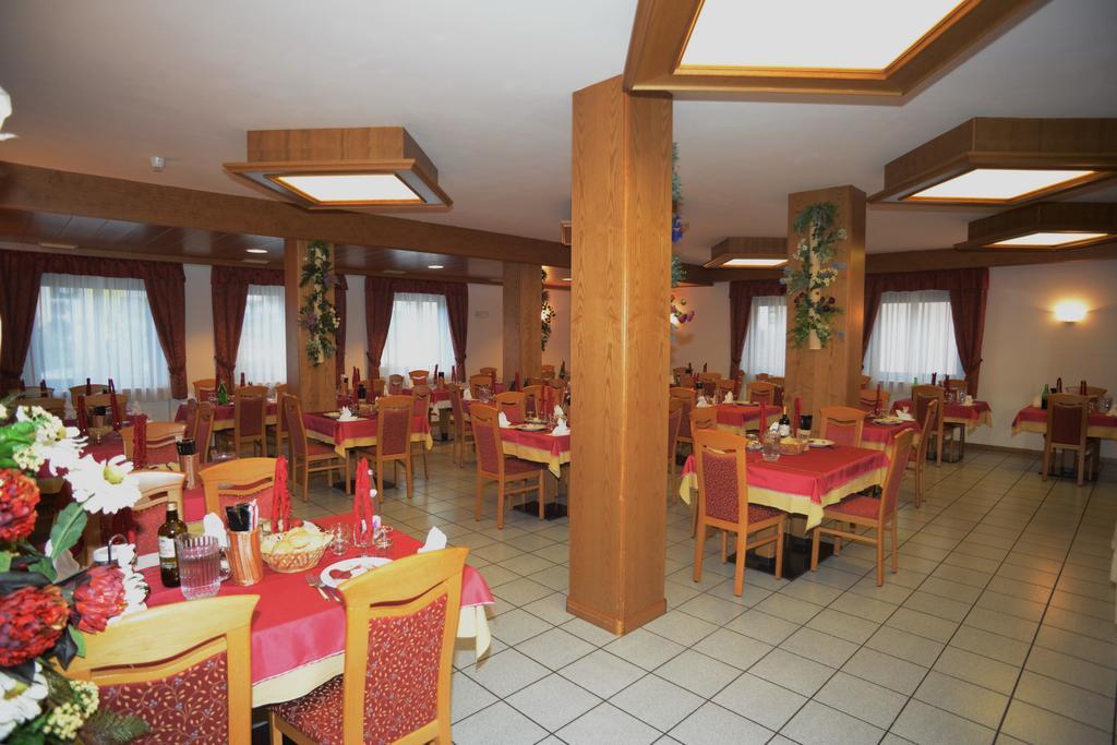 Hotel Canada Andalo Esterno foto