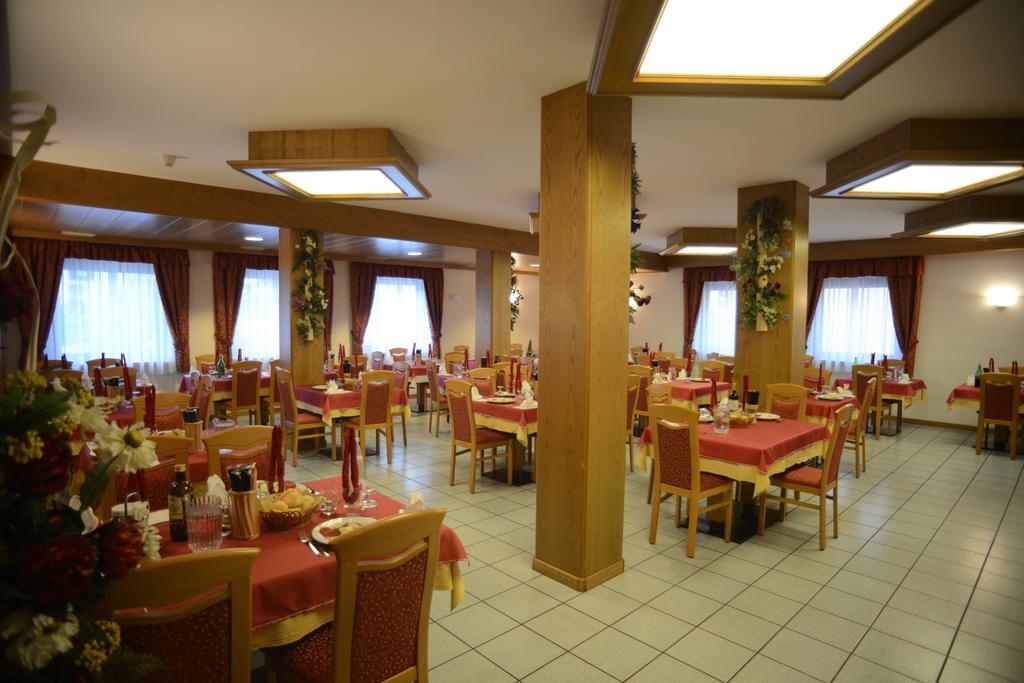 Hotel Canada Andalo Esterno foto